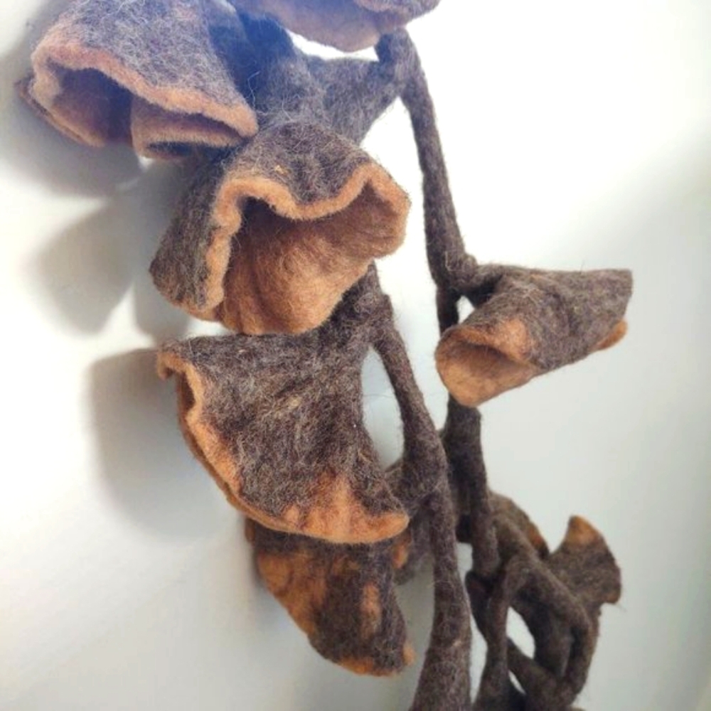 100% Felted•Wool~ Made in Nepal Tulip Garland/Scarf~